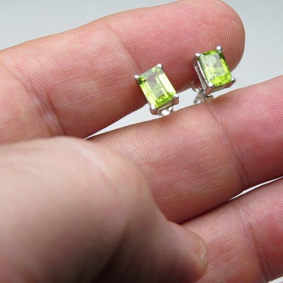*925 Sterling Silver Genuine Peridot Earring Studs - Picture 4 of 5